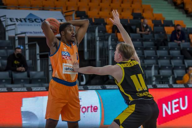 前插与边锋 前插与边锋